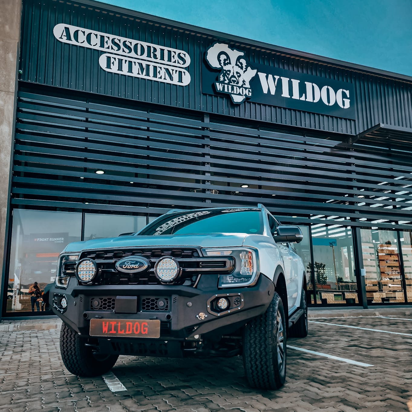 ford-ranger-next-generation-2023-savage-front--black